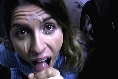 Мамочке обкончали все лицо на парковке